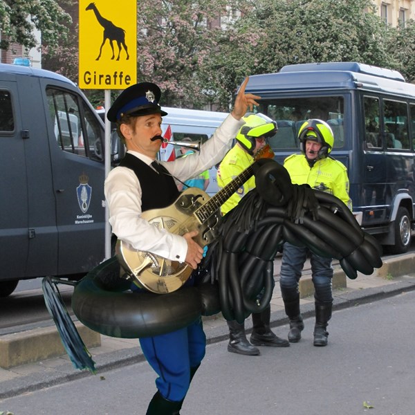 PRET POLITIE 2013 solo 4 (1000x1000).jpg