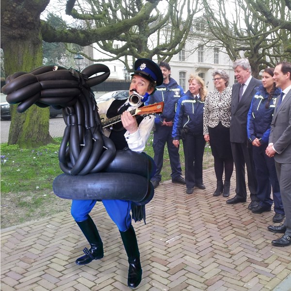 PRET POLITIE 2013 solo 1 (1000x1000).jpg