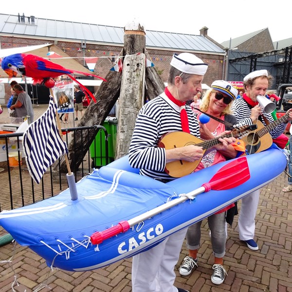 MATROZENBOOT 2015-08-15 Den Helder (44)vb (1000x1000).jpg