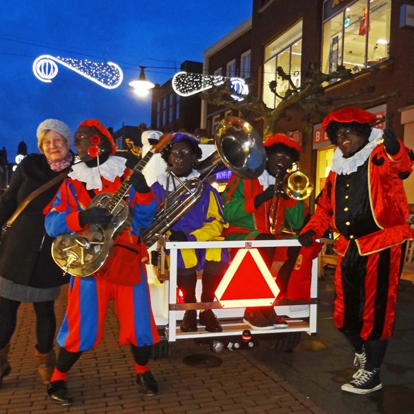 PEPERNOTENKRAKERS 2015-11-29 Helmond (37)vb (1000x1000).jpg