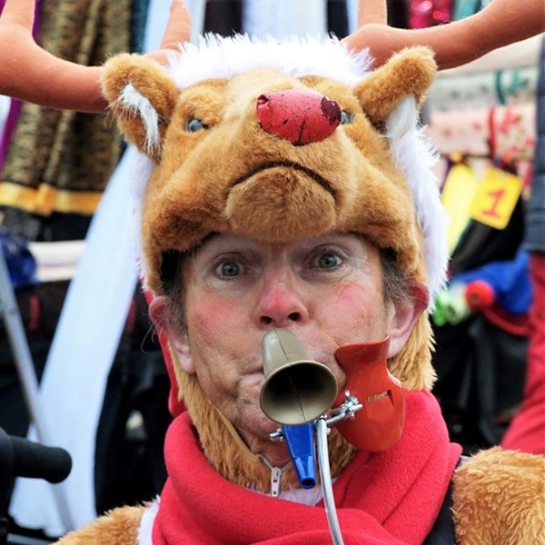 RUDOLF 2015-12-16 Den Haag -kerstmarkt rendier muzikant.jpg