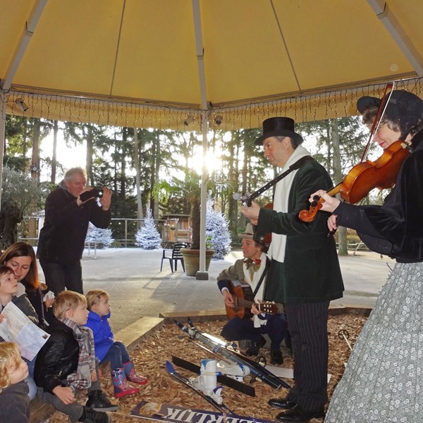 DICKENS MUSE 2015-12-26 Amersfoort (42b) (1000x1000).jpg