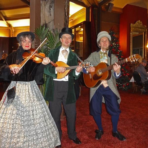 DICKENS MUSE 2015-12-25 Amersfoort (06) (1000x1000).jpg