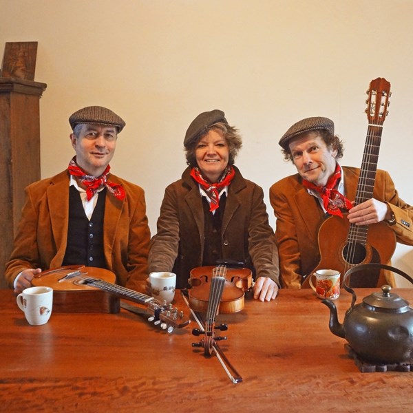Irish music trio (30vb) (1000x1000).jpg