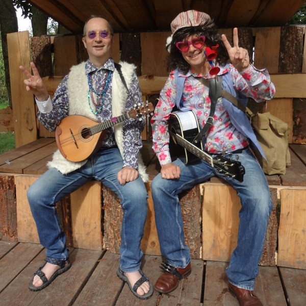 HIPPIES muzikanten sixties hippy (09)v (1000x1000).JPG