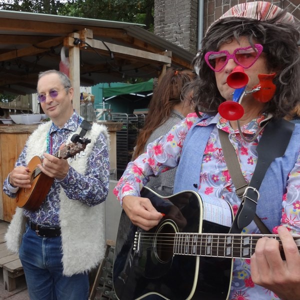 HIPPIES muzikanten sixties hippie (60)vv (1000x1000).JPG