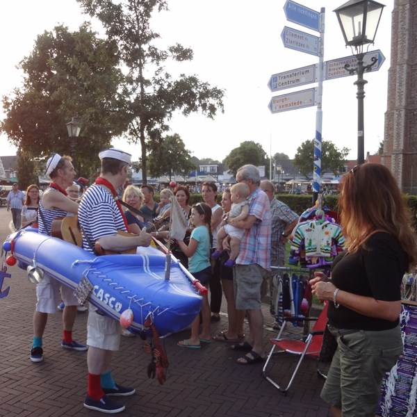 MATROZENBOOT 2016-08-27 Renesse (04)v (1000x1000).JPG