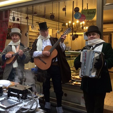 DICKENS MUSE 2016-12-11 kerstmarkt muziekanten .jpg