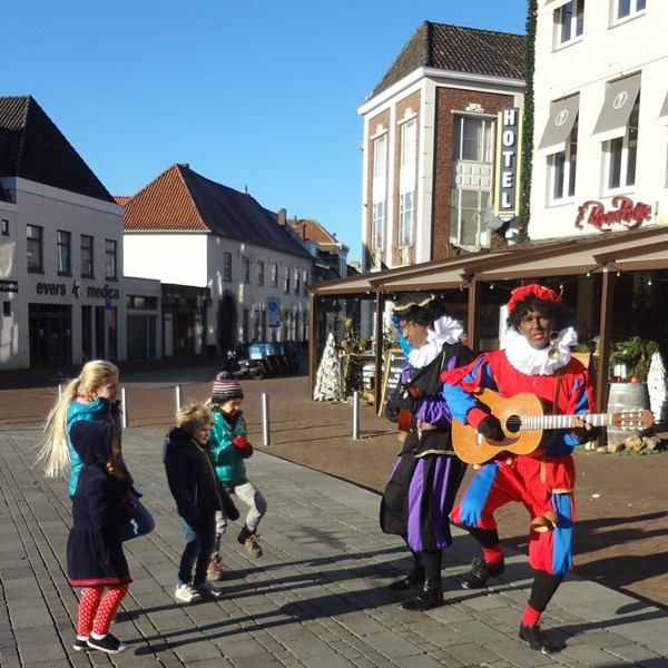 PEPERNOTENKRAKERS 2016-12-04 Roermond (05)v (1000x1000).JPG