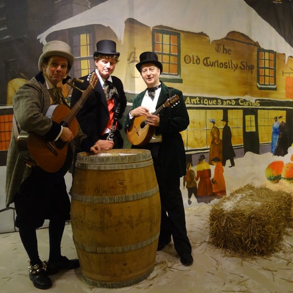 DICKENS MUSE 2016-12-20 Emmeloord festival muzikanten.JPG