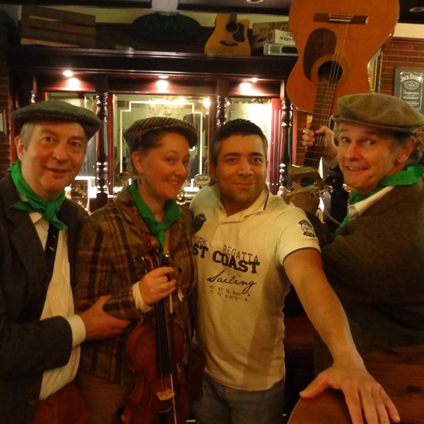 IRISH MUSE TRIO 2017-09-02 Den Haag O'Casey's (20)vv (1000x1000).JPG