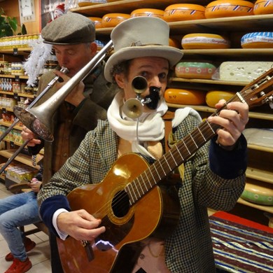 DICKENS MUSE 2016-12-24 Amsterdam (27)duo (1000x1000).JPG