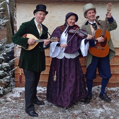 dickens-muse-2017-12-26-10-vb-1000x1000-jpg