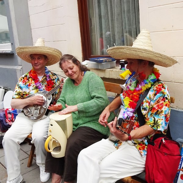 TROPICAL DOBRO 2018-08-27 Jette 3v (1000x1000).jpg