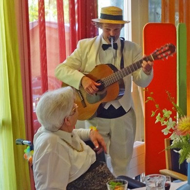 ZORGTROUBADOUR 2019-05-23 (6)vb solo (1000x1000).jpg