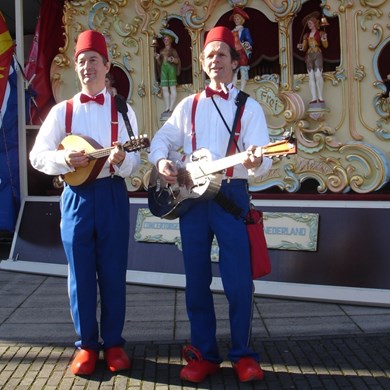 PARATATA roodwitblauw (3).jpg