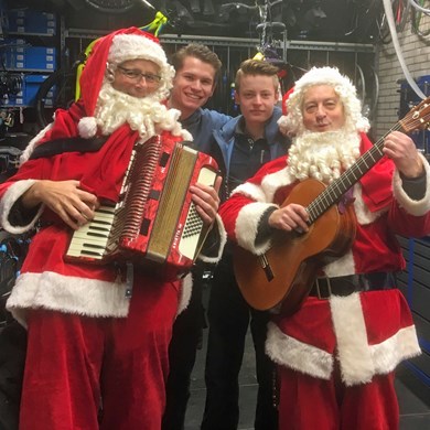 SANTA BROTHERS 2018-12-22 Hengelo (3)vb (1000x1000).jpg