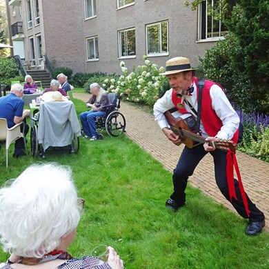 ZWARTWITROOD 2020-09-15 Den Haag (12)vbblur (1000x1000).jpg