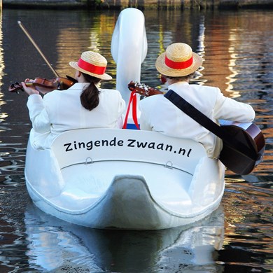 ZINGENDE ZWAAN 2021-10-03 Leiden (3).jpg