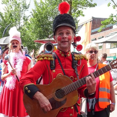 DE-ANDERE-FANFARE-2022-08-27-Den-Helder-(9)v-web.jpg