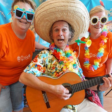 TROPISCHE-TROUBADOUR-2024-08-18-Hoogvliet-(2)vb-web.jpg