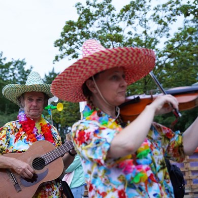 TROPICAL TROUBADOURS 2024-08-22-Koudekerk-ad-Rijn-(1)vb-Tim-de-Jong-(DeJongShots)-web.jpg