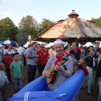 SAIL 2015 - zingende matrozen - muzikale matrozenboot - muzikanten duo - zeemansliederen - Woerden (1)