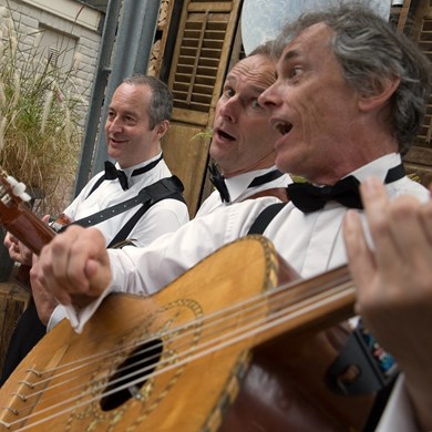 Oegstgeest La France bruiloft receptie entree diner muziek trio Paratata muzikanten akoestisch mobiel