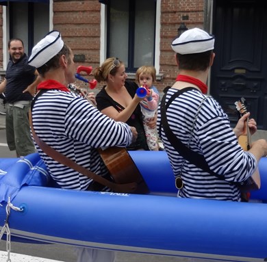 muzikale matrozenboot - SAIL 2015 - zingende matrozen - muzikanten duo - zeemansliederen