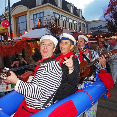 muzikale matrozenboot - SAIL 2015 - zingende matrozen - muzikanten duo - zeemansliederen - Texel culinair