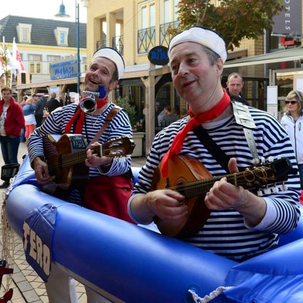 muzikale matrozenboot - SAIL 2015 - zingende matrozen - muzikanten duo - zeemansliederen (2)