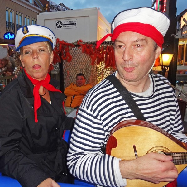 muzikale matrozenboot - SAIL 2015 - zingende matrozen - muzikanten duo - zeemansliederen (3)