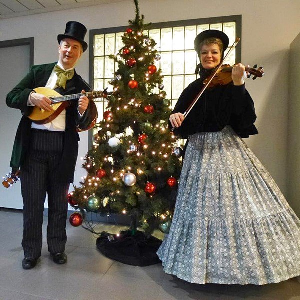 DICKENS MUSE muzikanten duo muziek akoestisch mobiel kerst kerstmis Breda