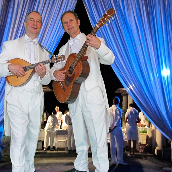 bruiloft live muziek stijlvol akoestisch mobiel muzikanten duo wit