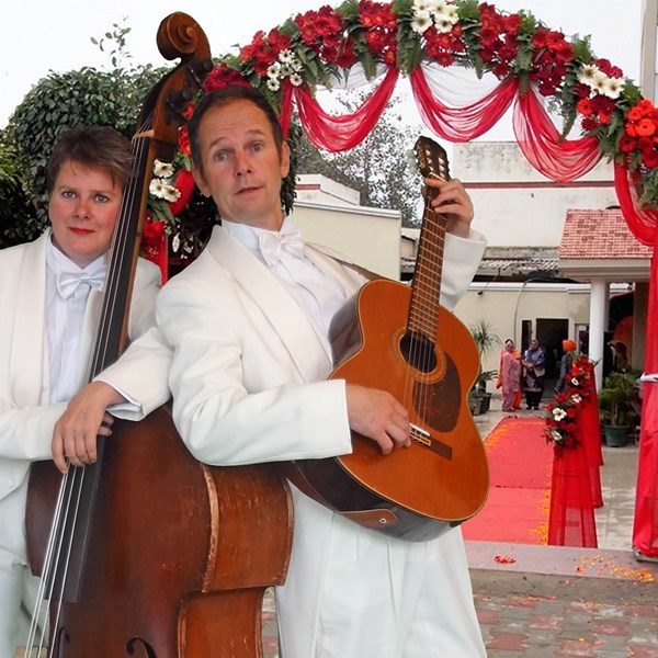 bruiloft muziek stijlvol akoestisch mobiel muzikanten wit DUO CHIQUE